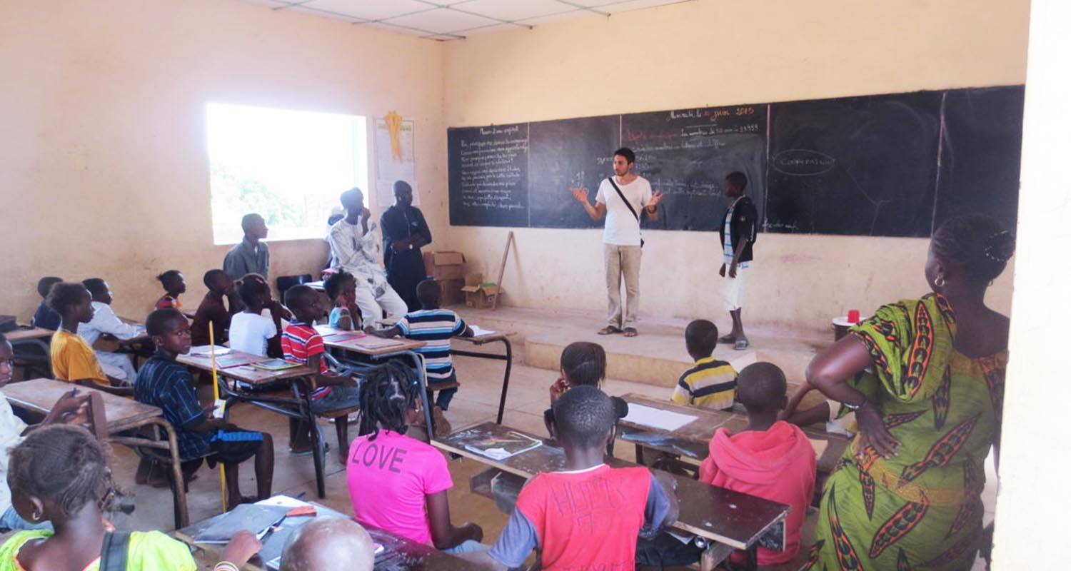 Raoul Vecchio lesson at african school