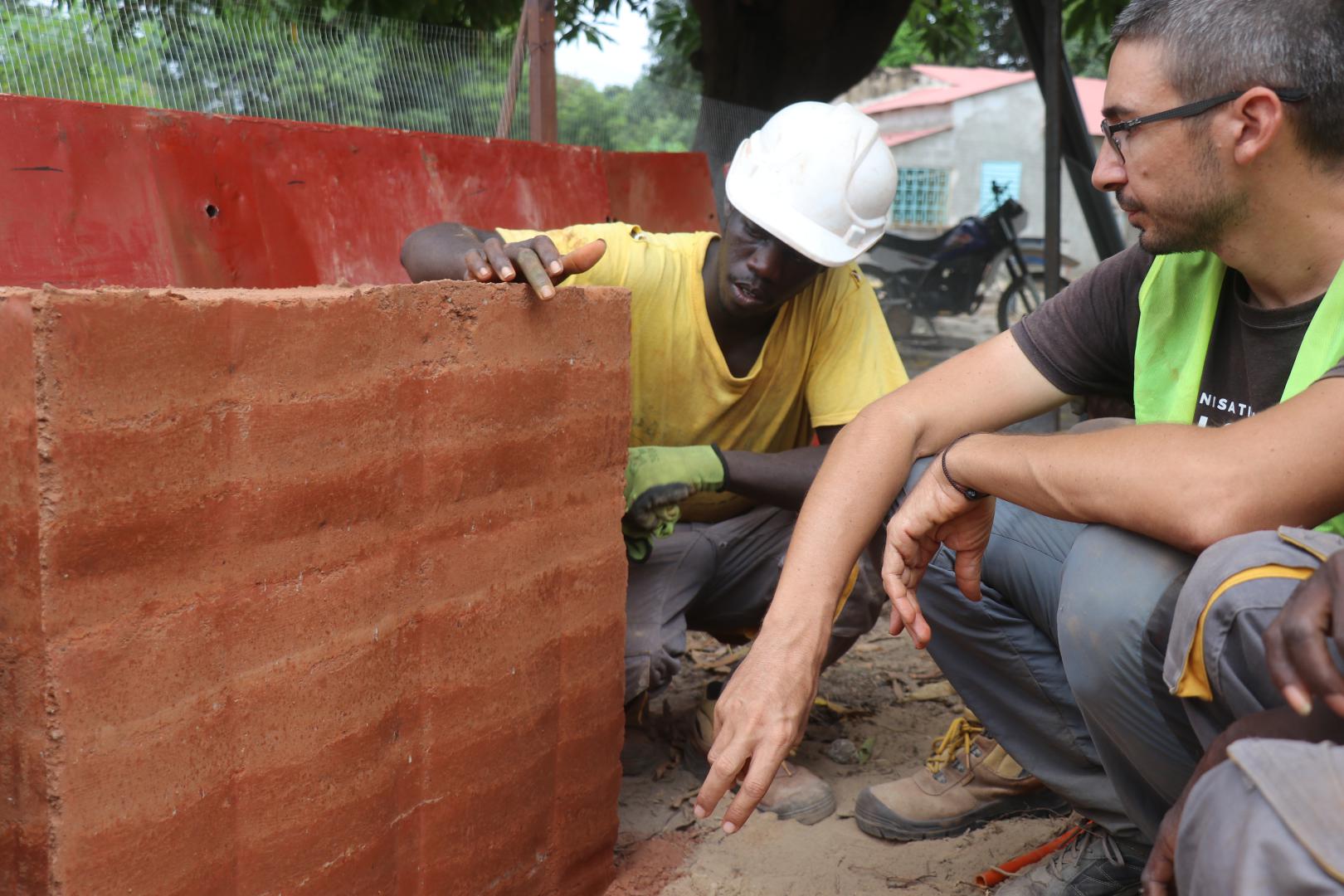 Formazione in cantiere rammed earth Balouo Salo