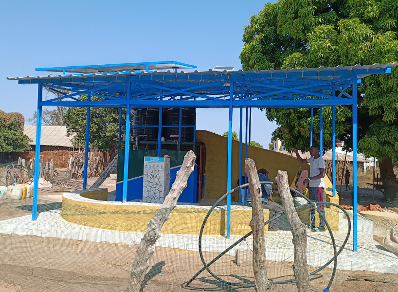 Pozzo profondo di Kenwal in Senegal by Balouo Salo - Raoul Vecchio