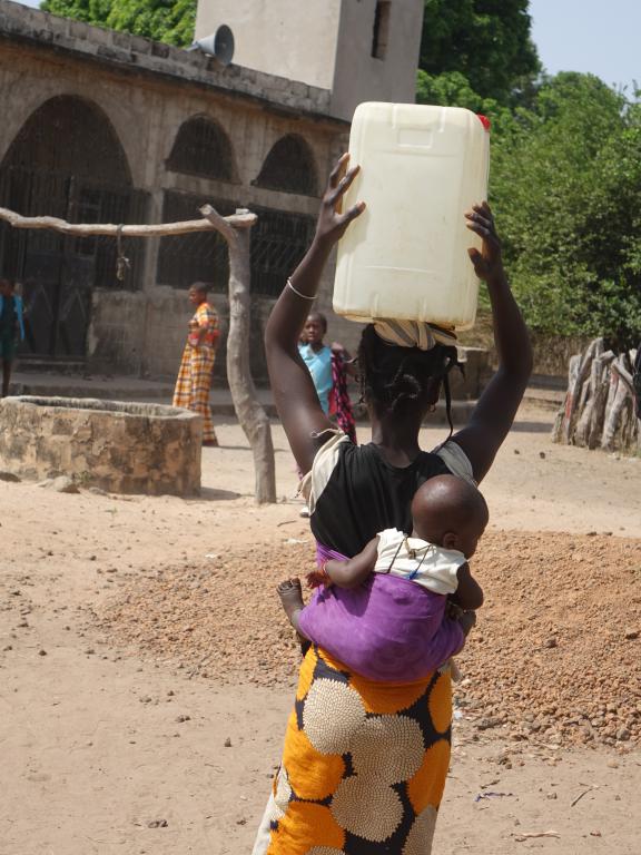 Pozzo profondo di Kenwal in Senegal by Balouo Salo - Raoul Vecchio
