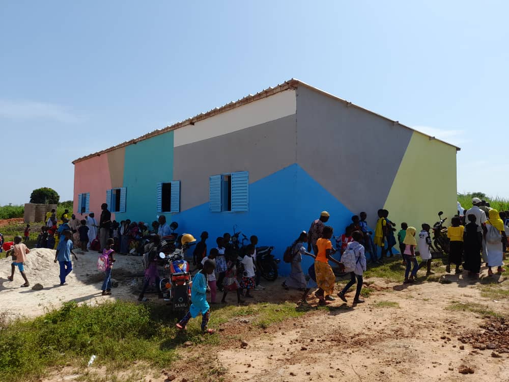 Renovación de la Escuela Simbandi por Balouo Salo 