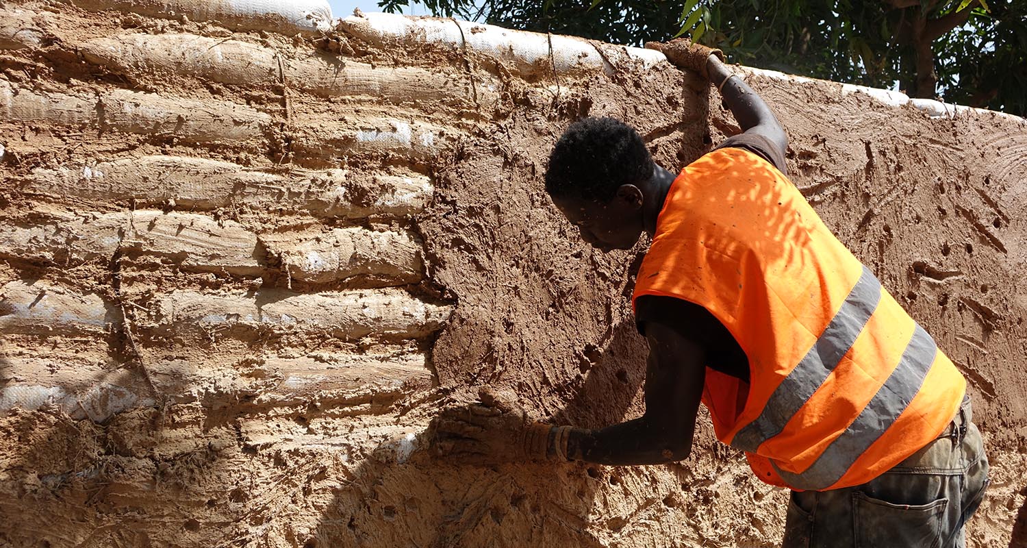 Finitura in terra cruda – Costruzione sostenibile Tanaff